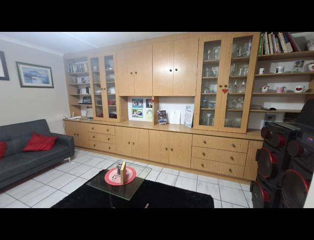 3 BEDROOM HOUSE FOR SALE IN LENTEGEUR